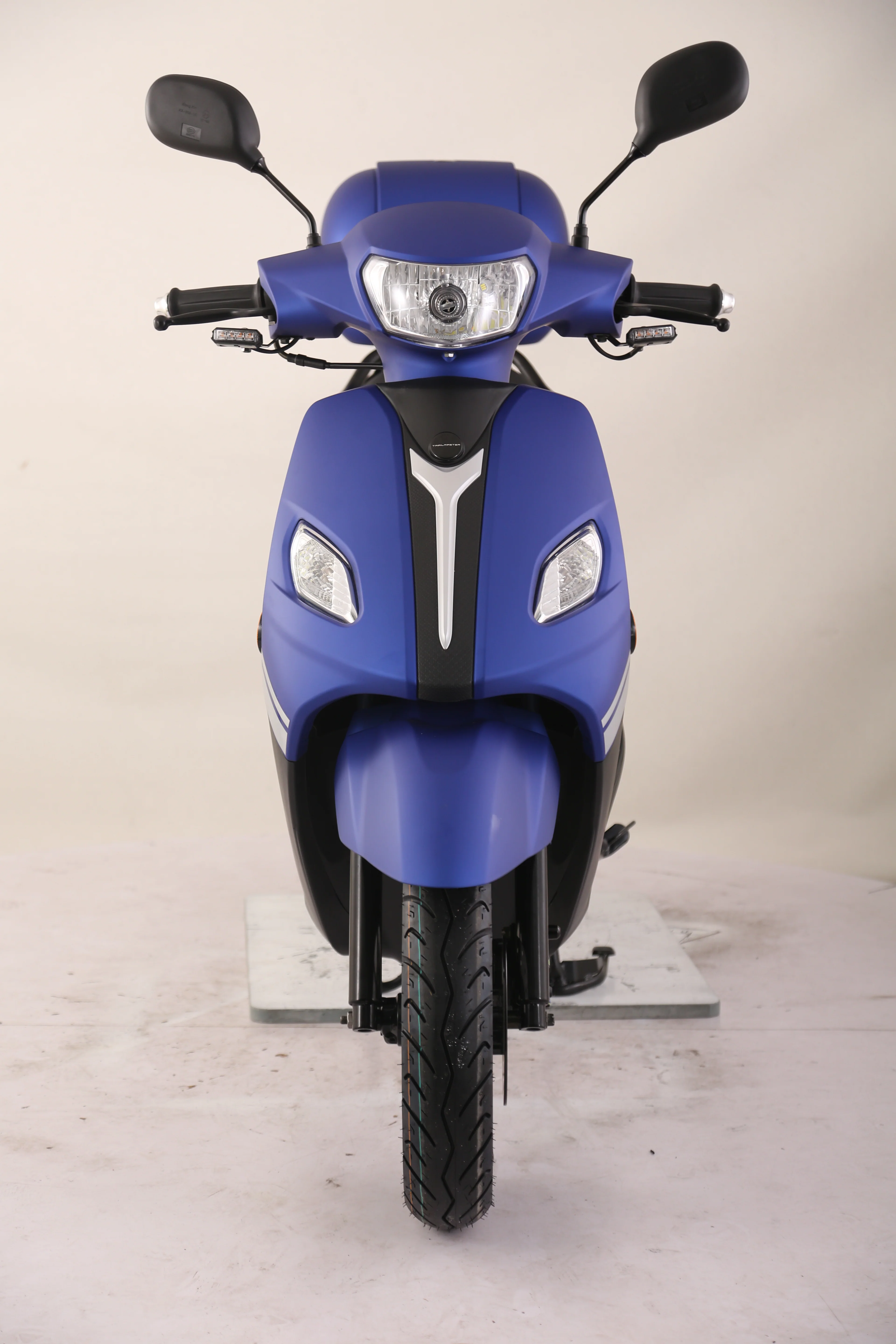 TrailMaster Flash 50cc Street Scooter, CVT Automatic, LED Lights, Rear Trunk Included - Image 11