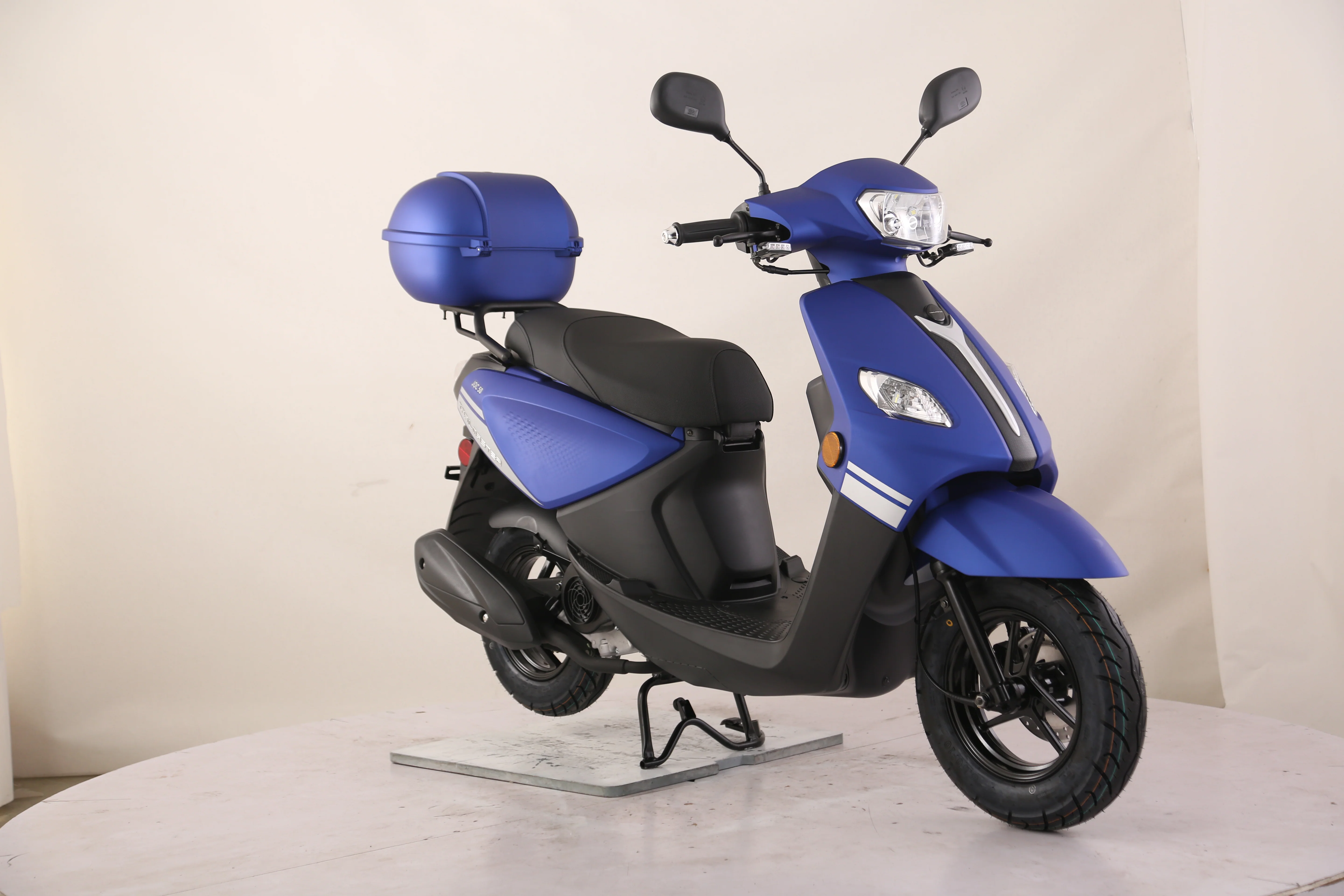 TrailMaster Flash 50cc Street Scooter, CVT Automatic, LED Lights, Rear Trunk Included - Image 12