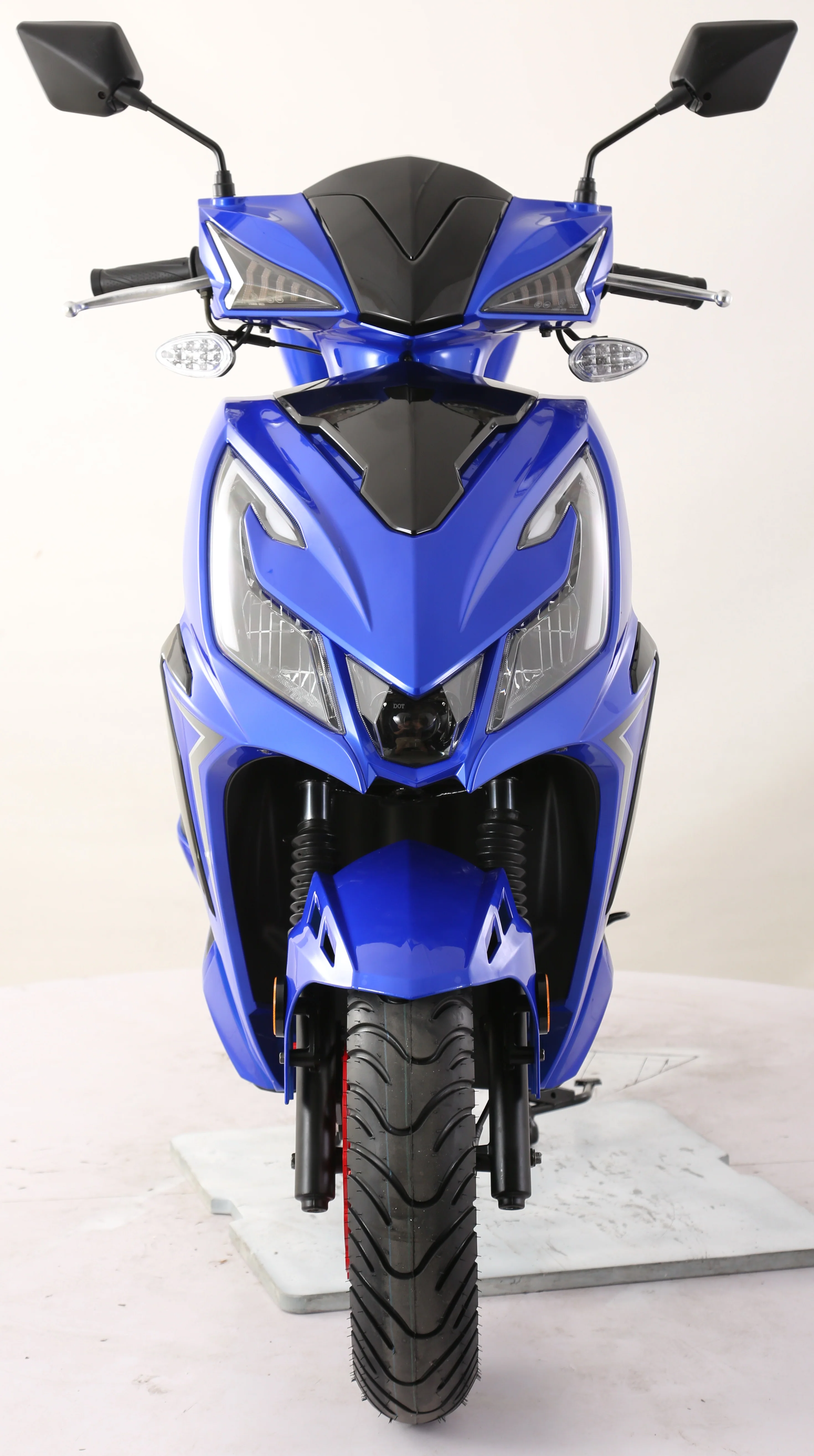 TrailMaster Trophy 150cc Street Scooter - Image 12