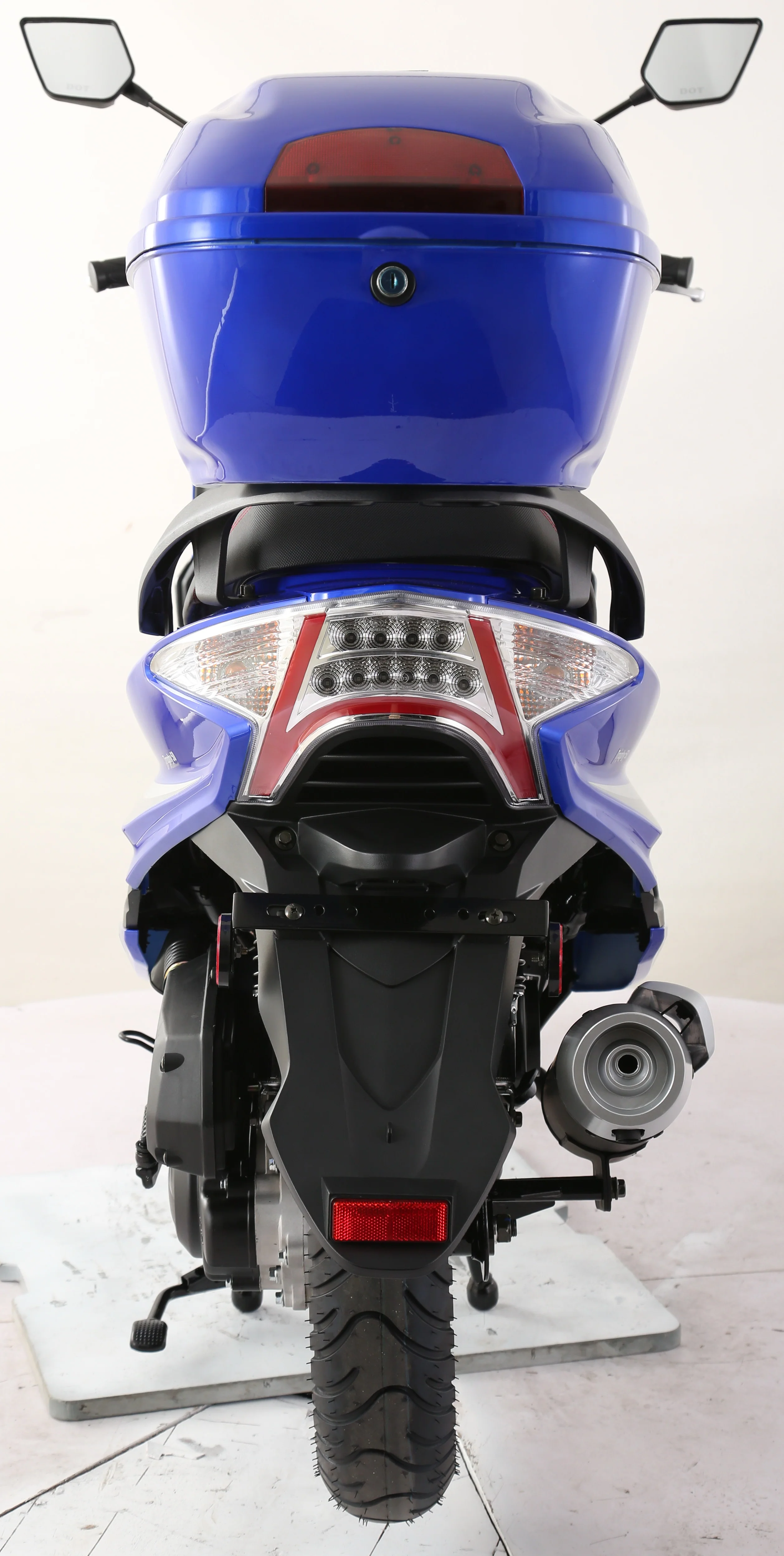 TrailMaster Trophy 150cc Street Scooter - Image 16