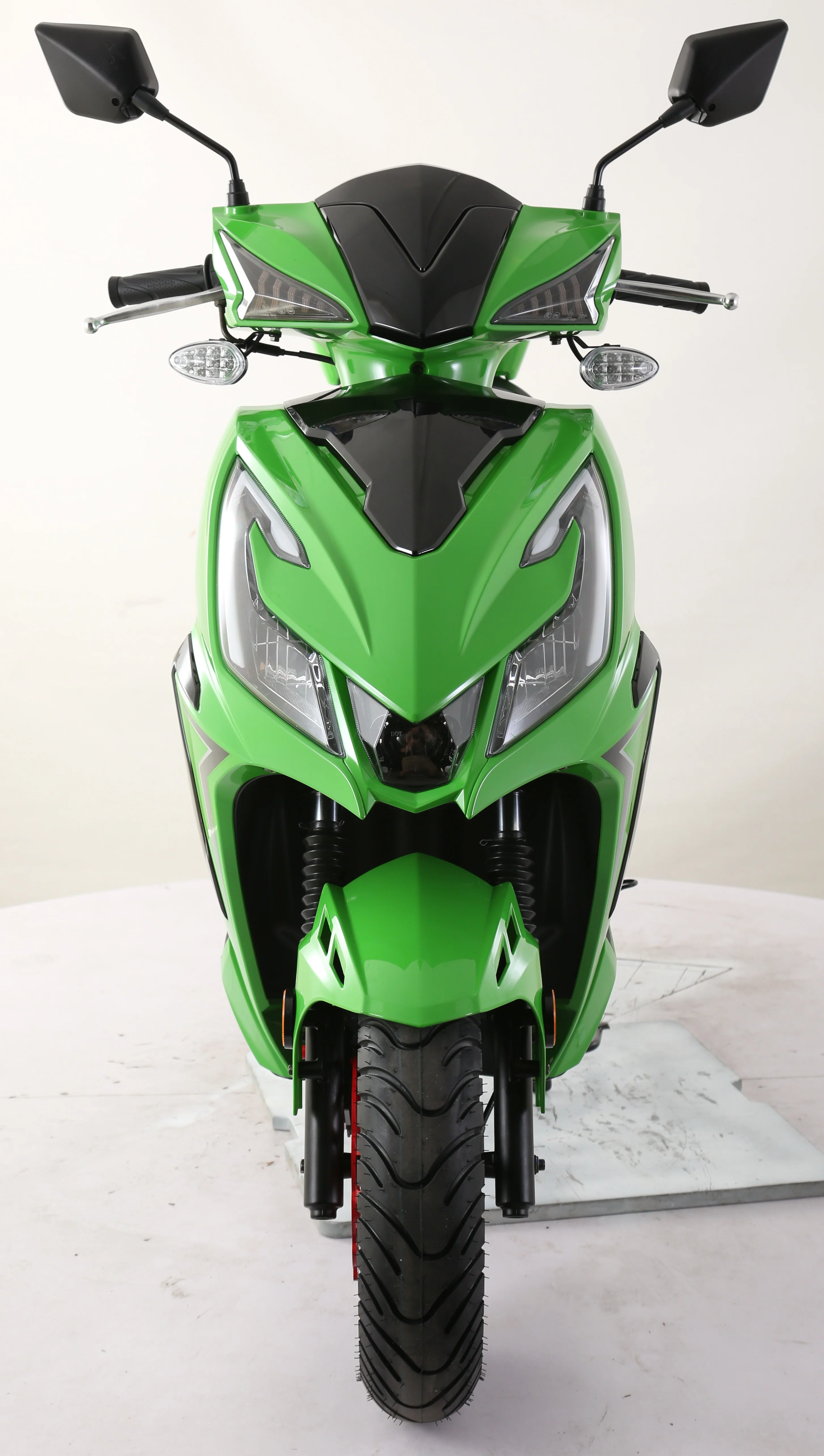 TrailMaster Trophy 150cc Street Scooter - Image 19