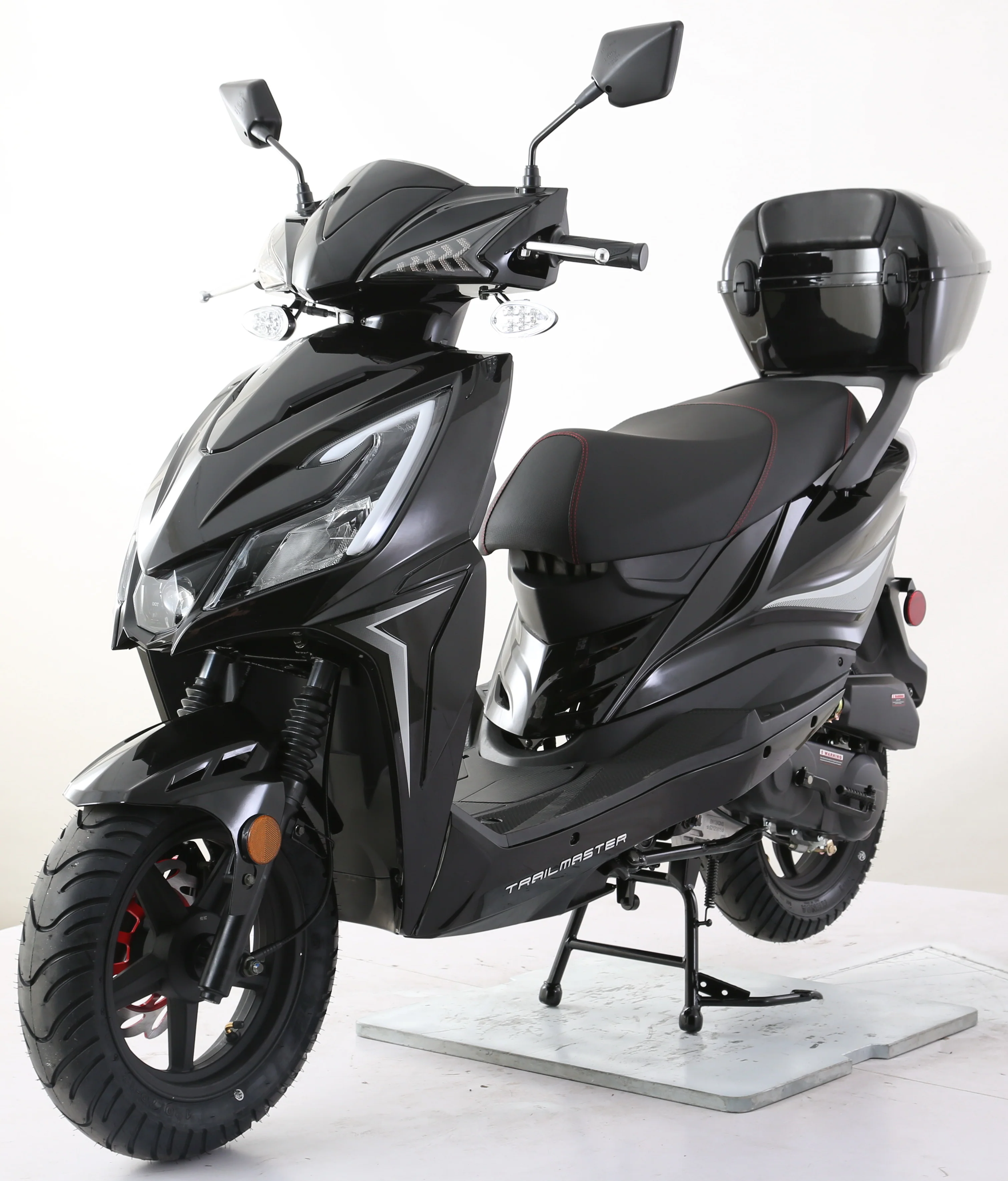 TrailMaster Trophy 150cc Street Scooter - Image 2