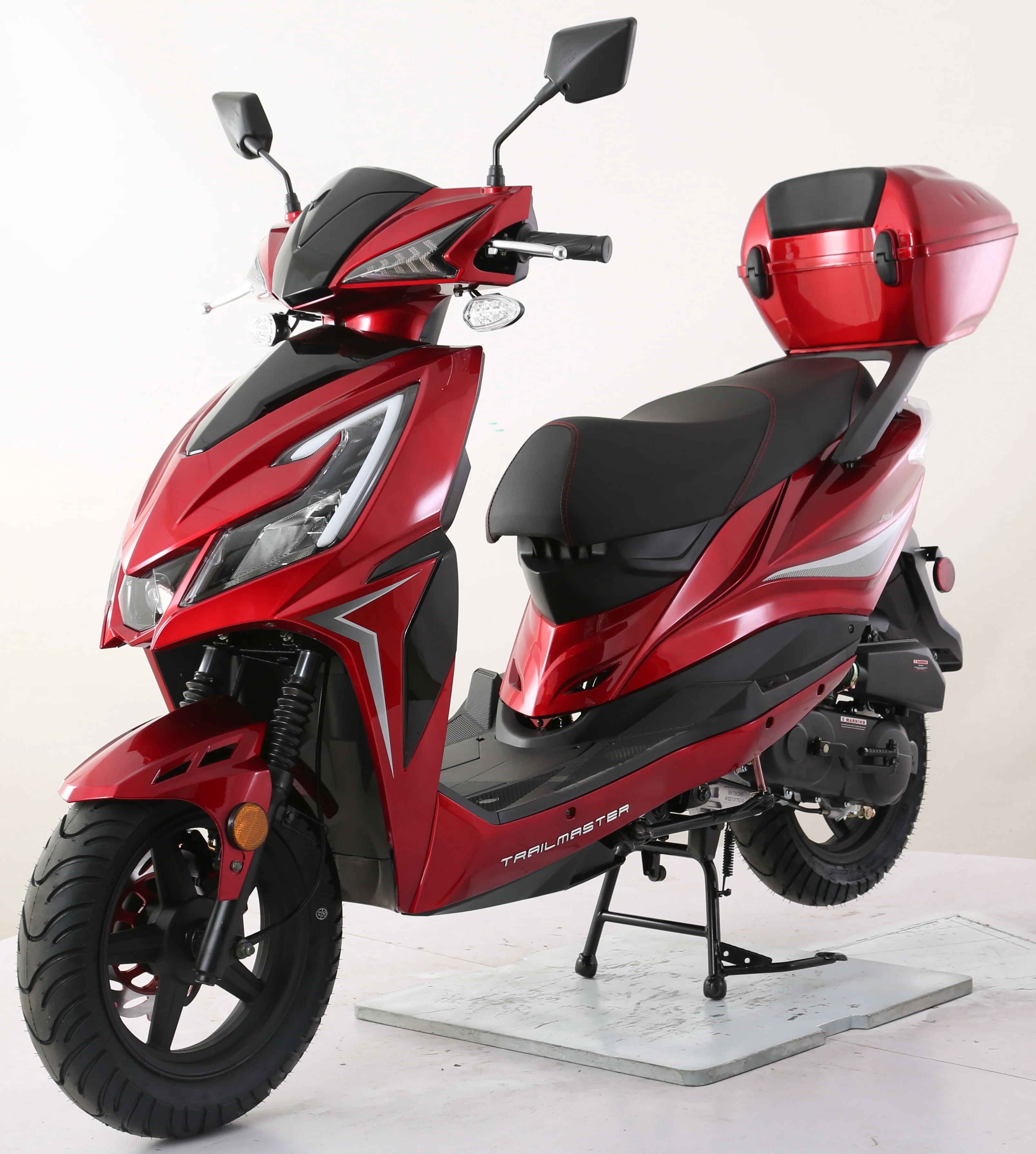 TrailMaster Trophy 150cc Street Scooter - Image 3