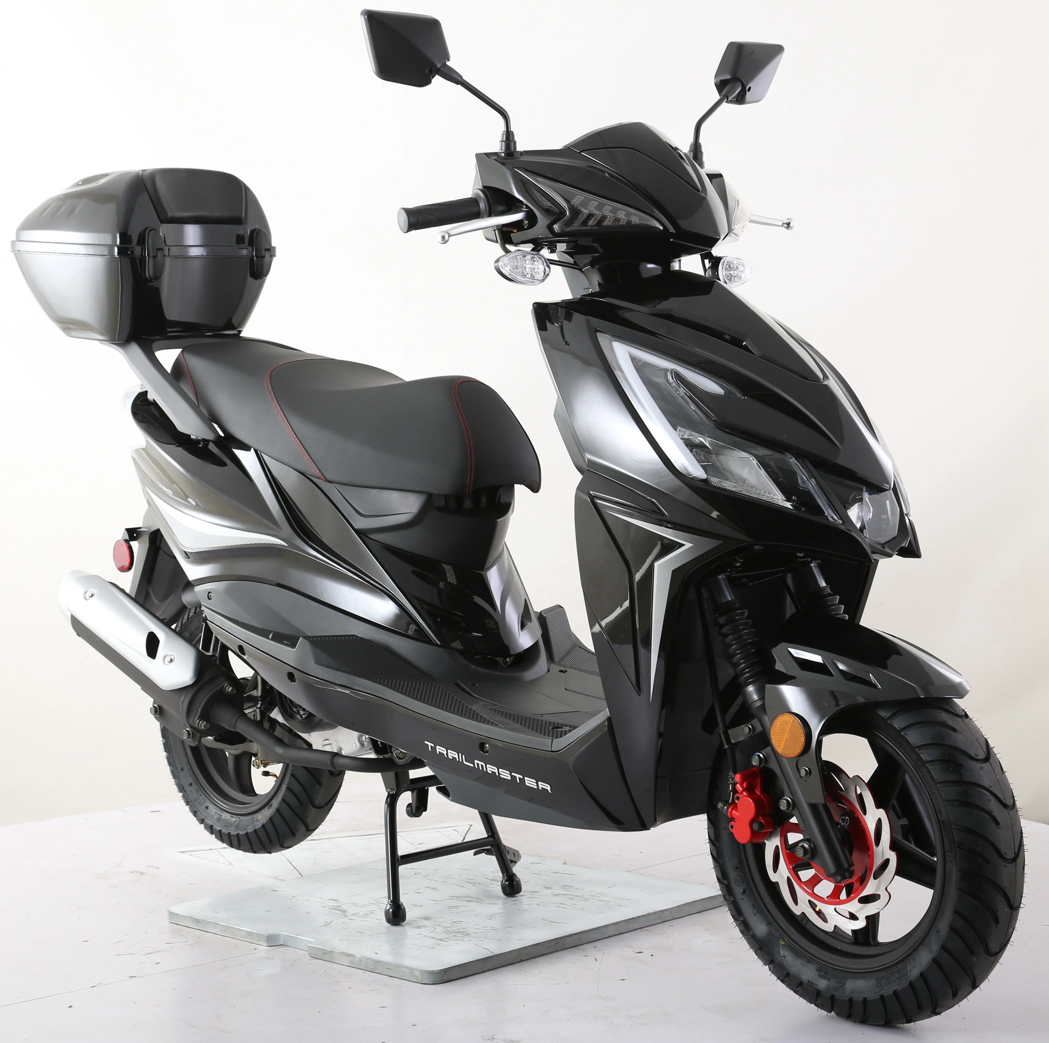 TrailMaster Trophy 150cc Street Scooter - Image 6